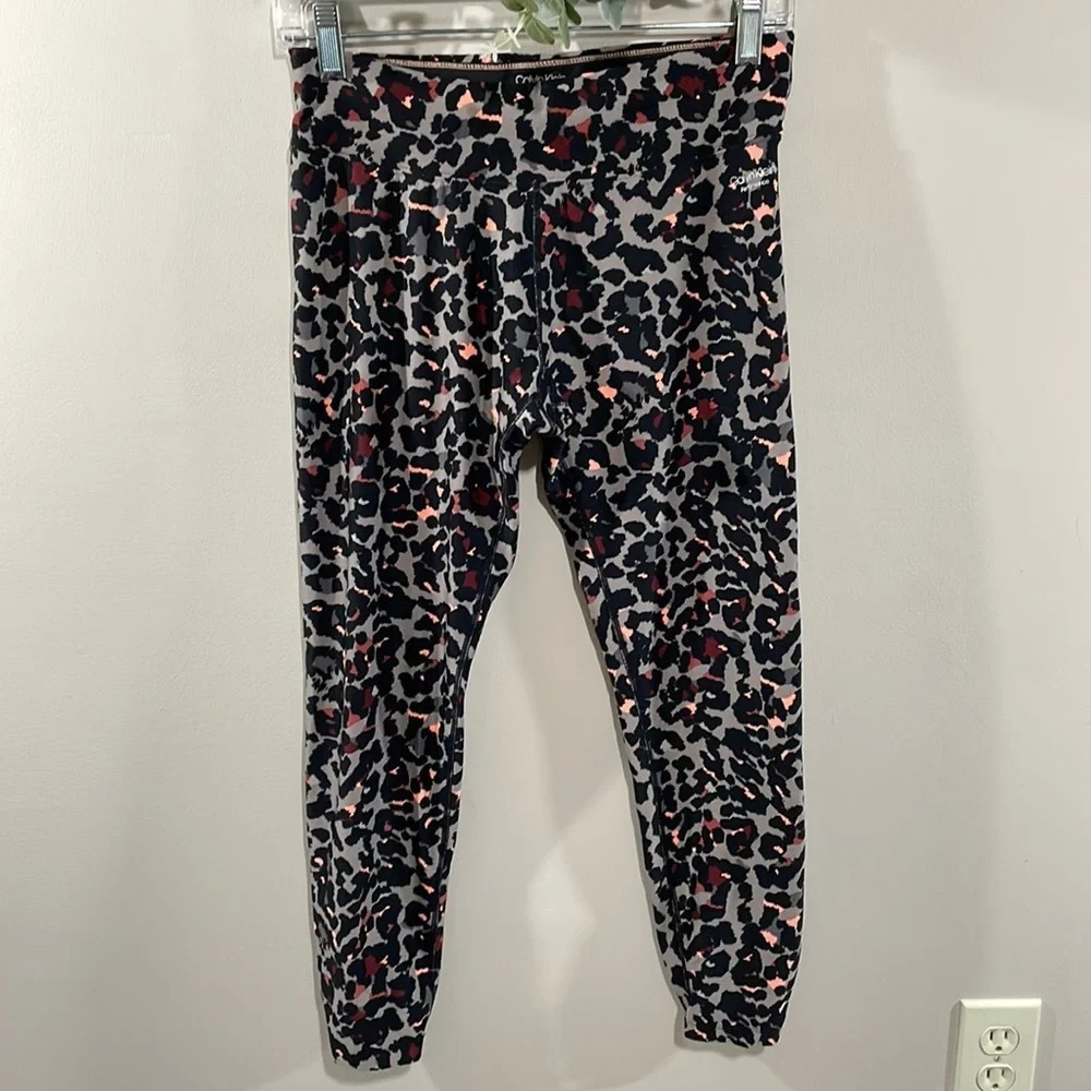 NWOT Calvin Klein Performance animal print cropped leggings M